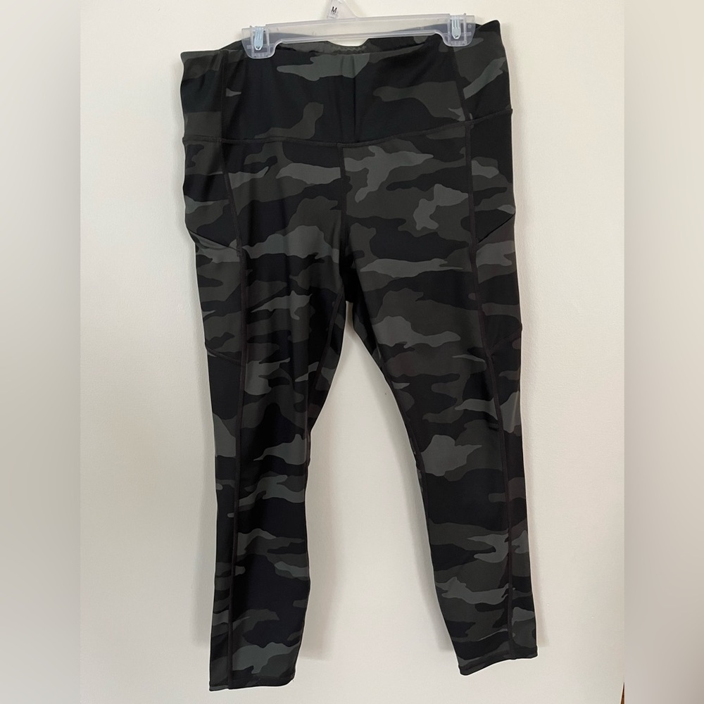 - Athleta camo contender 7/8 tight. Size medium petite. Green camo.